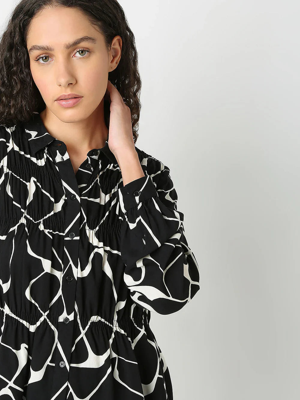 BLACK ABSTRACT PRINT SHIRT