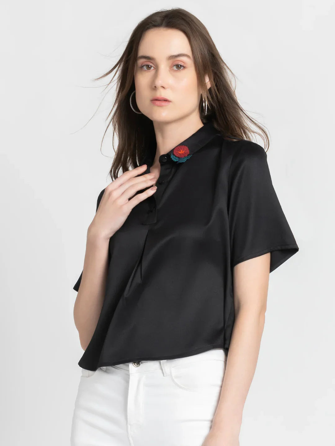 Black shirt collar embroidered short sleeves top