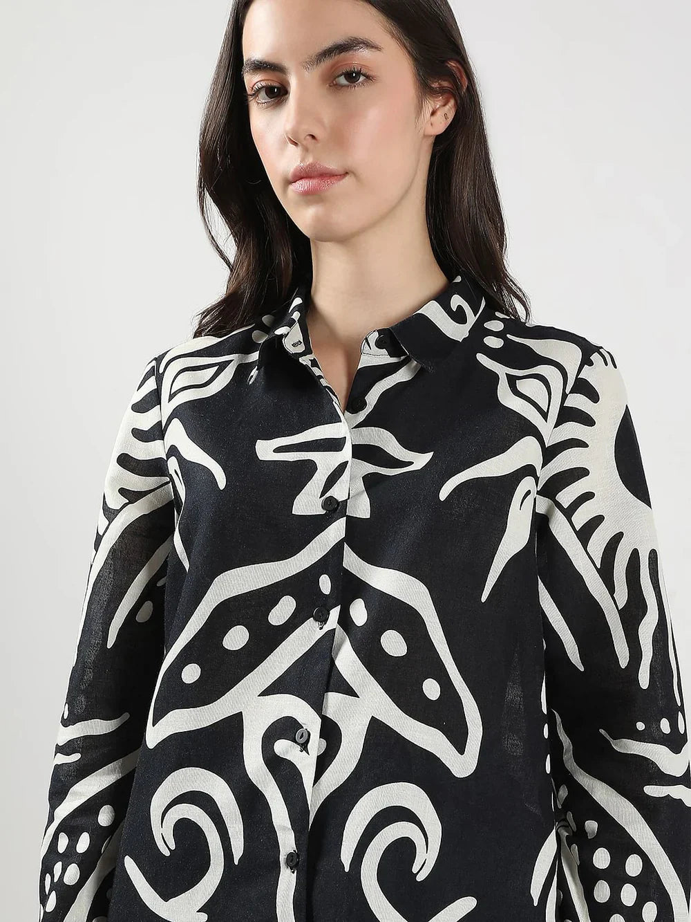 BLACK & WHITE PRINTED SHIRT